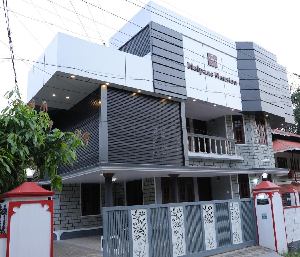 Malpans Mansion Hotel Nedumbassery Exterior photo
